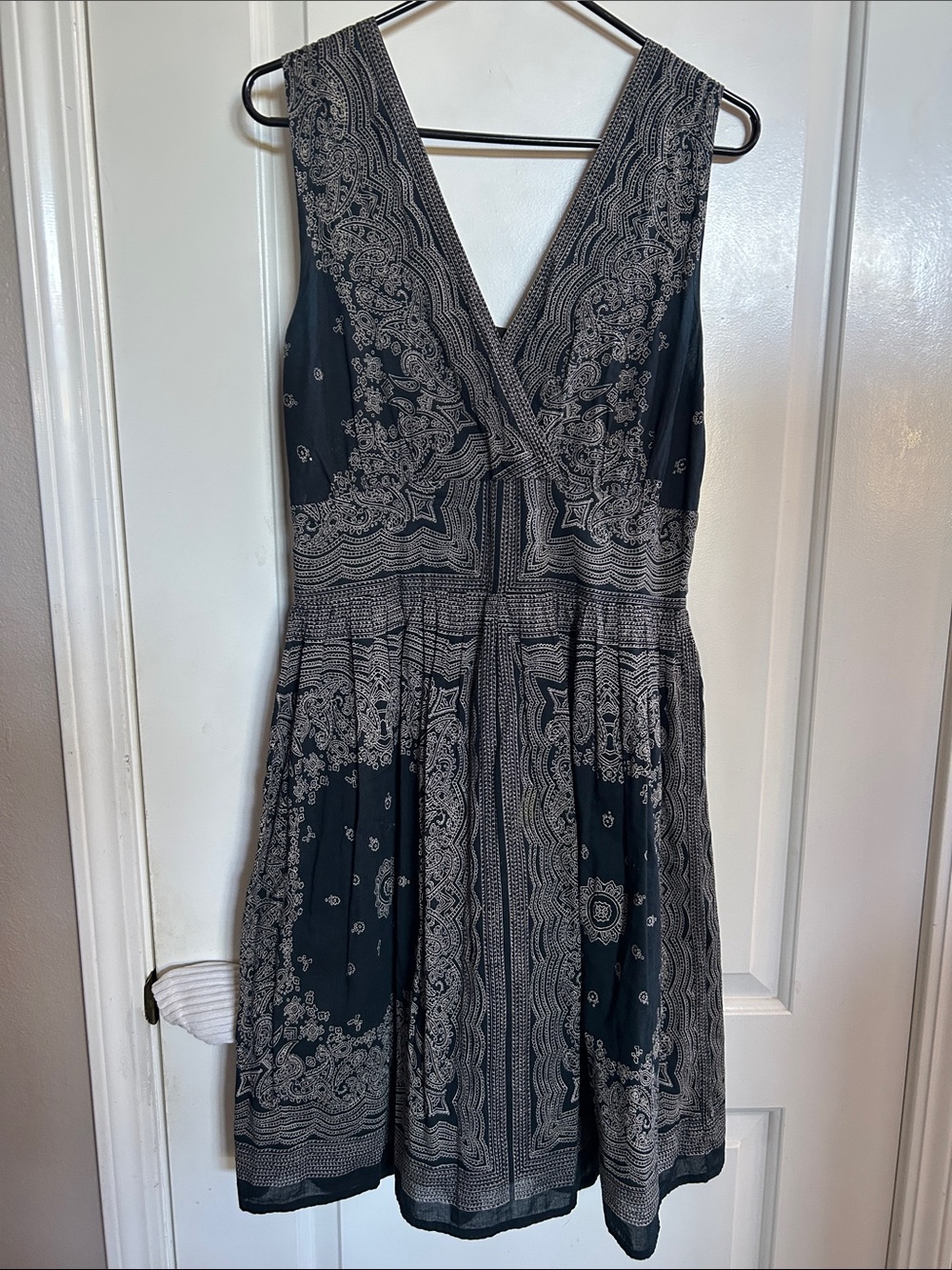 Sleeveless V-Neck Black Paisley Print Dress